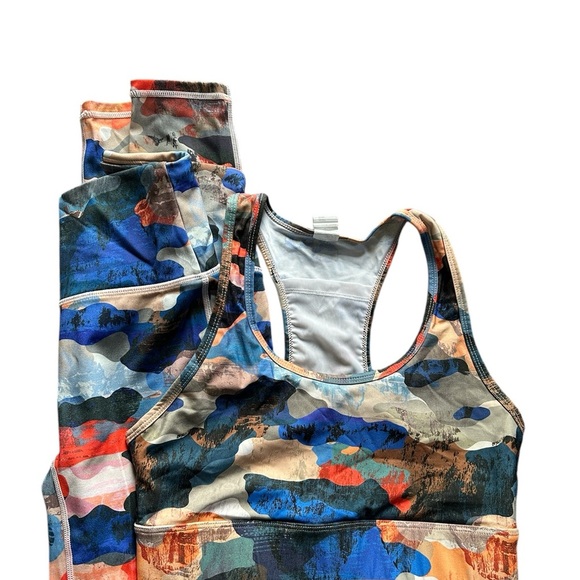 Fabletics Sports On the Go, jog bra and pants, top M, pants S, great condition - Picture 5 of 11